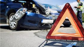 VIDEO Un nou accident a avut loc în pasajul Unirii din Capitală. Șoferul unei dube a lovit un ventilator